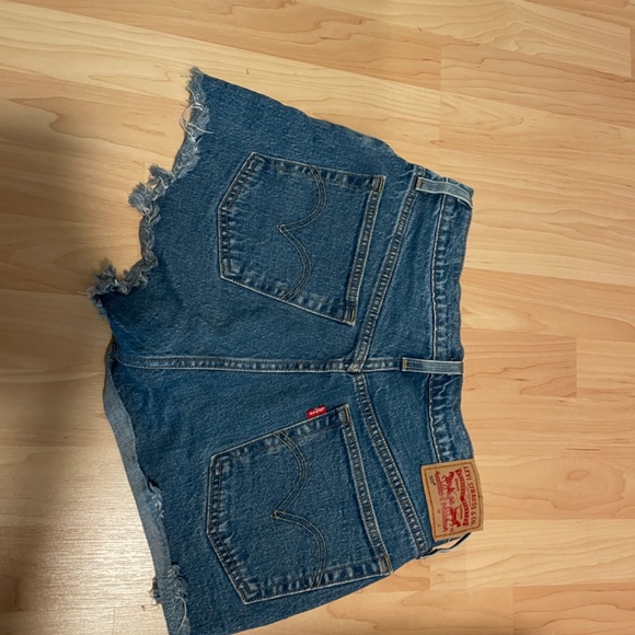 Levi’s cutoff shorts - Picture 2 of 2